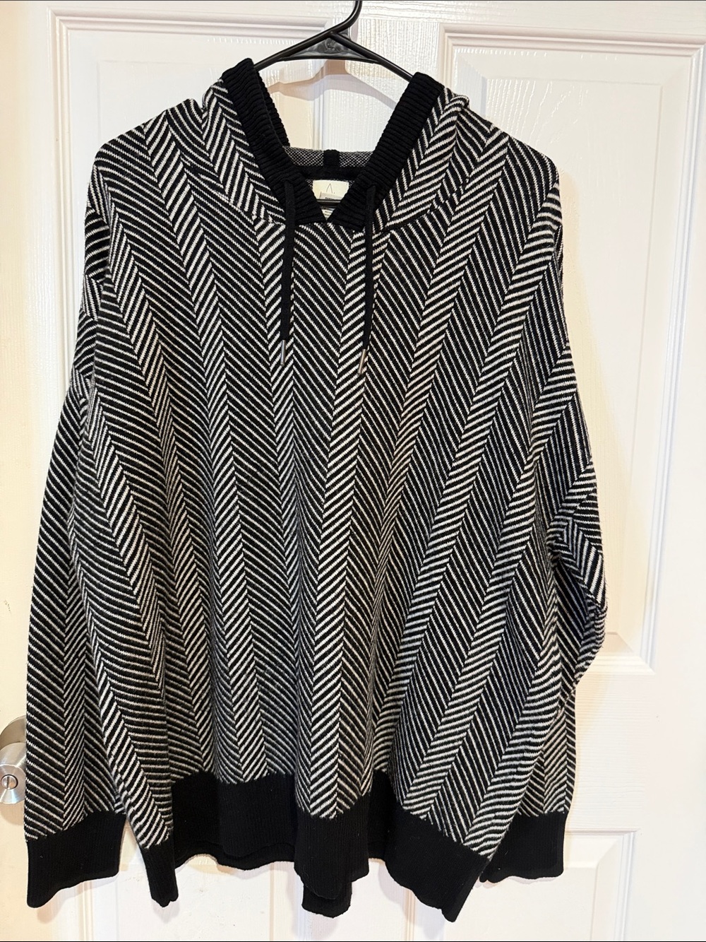 Joie Black & White Chevron/Herringbone Knit Hooded Sweater Ribbed Trim Size 1X